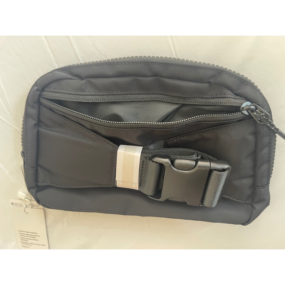 Lululemon Everywhere Belt Bag 1L Black Fanny Pack Water Repellent NWT - Picture 6 of 6